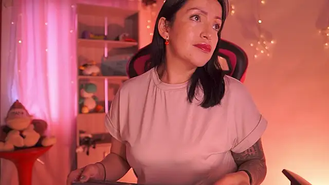 Madison Mayer online show from April 15, 1:33 pm