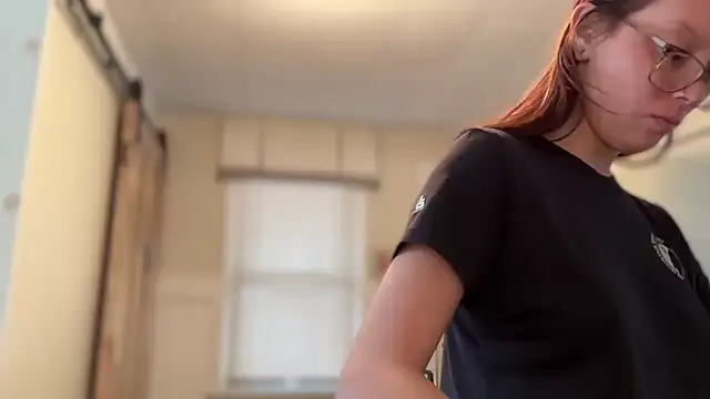 SpaceCowWhore online show from March 31, 5:02 pm