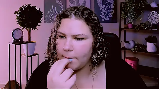 Snapshot of FlorenceAnderson chatting on September 10, 9:09 am FlorenceAnderson online show from September 10, 9:09 am