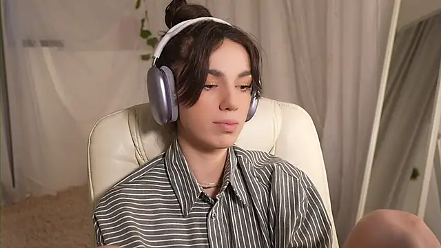 mystica  online show from November 29, 12:09 pm