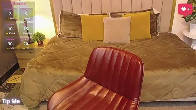 ailyn maury online show from April 10, 1:17 pm