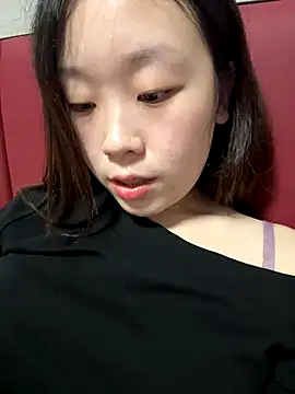 Snapshot of Minnie-66 chatting on October 16, 11:24 am Minnie-66 online show from October 16, 11:24 am