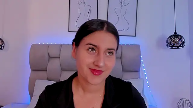 Hanna Evans   online show from December 5, 1:12 pm