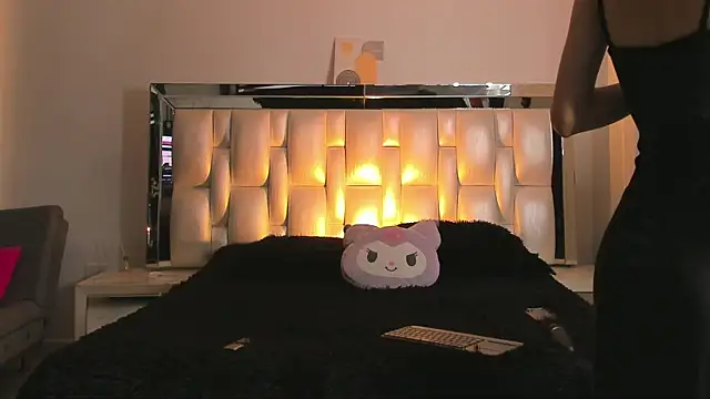 pauline rouge online show from November 8, 11:15 am