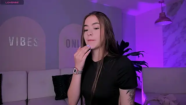 MaiaCollins online show from April 7, 6:54 pm