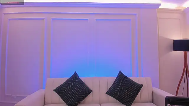 MaiaCollins online show from September 24, 5:45 pm