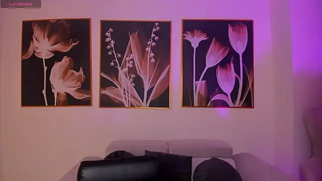 MaiaCollins online show from March 27, 1:01 pm