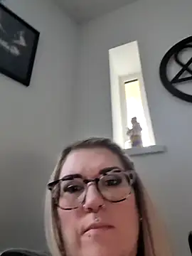 Sizzling Indie36 online show from November 18, 2:18 pm