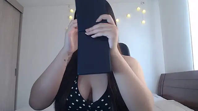 nalafoster online show from April 5, 3:22 pm