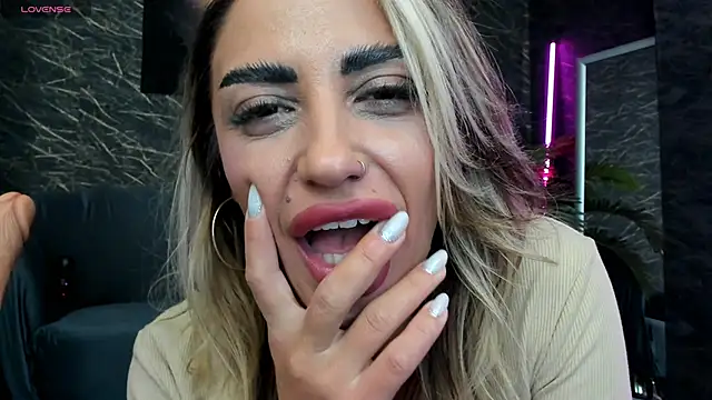 IzabelaTessa online show from September 17, 7:34 pm