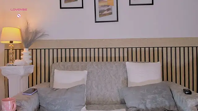 hanna mils online show from April 19, 4:12 am