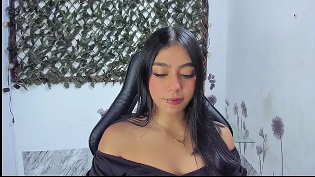 Snapshot of Sarahbrowm_ chatting on October 1, 7:19 pm Sarahbrowm online show from October 1, 7:19 pm