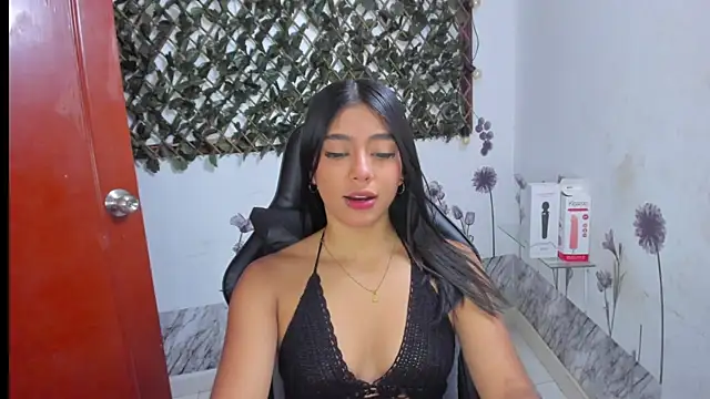 Snapshot of Sarahbrowm_ chatting on September 15, 7:43 pm Sarahbrowm online show from September 15, 7:43 pm