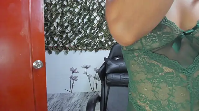 Snapshot of Sarahbrowm_ chatting on September 20, 6:28 pm Sarahbrowm online show from September 20, 6:28 pm