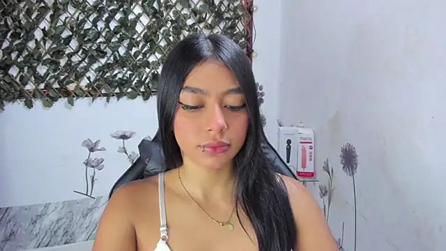 Snapshot of Sarahbrowm_ chatting on September 19, 4:50 pm Sarahbrowm online show from September 19, 4:50 pm