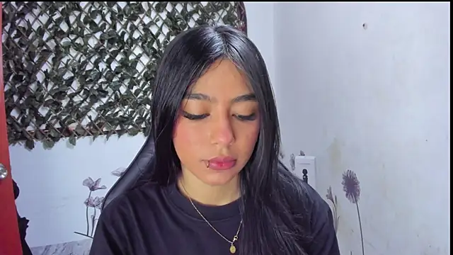 Snapshot of Sarahbrowm_ chatting on October 5, 6:35 pm Sarahbrowm online show from October 5, 6:35 pm