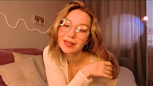 Lilo Sims online show from September 21, 3:27 am