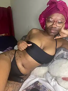 YummyMelanin117 online show from January 10, 5:50 pm