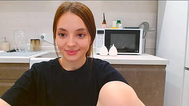 MelanieAlves online show from February 13, 1:35 pm