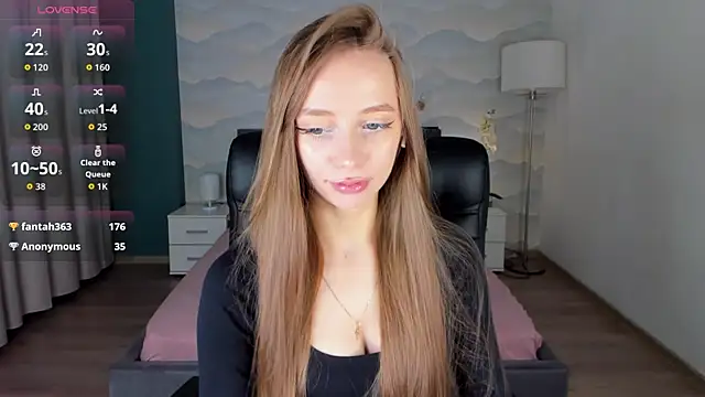 Amy Waynee online show from November 5, 6:02 pm