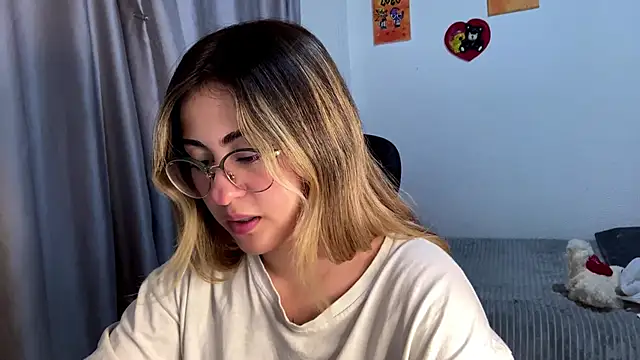 emma  bell  online show from November 10, 10:38 pm