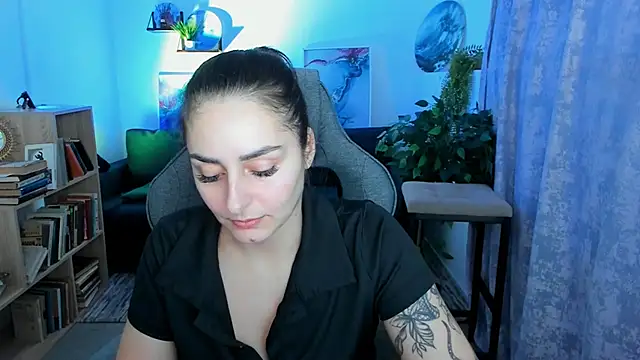 ValeriiMills online show from February 19, 3:00 pm