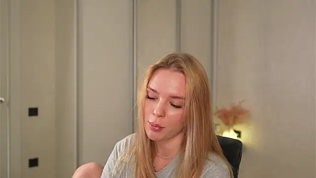 Cyberheart  online show from November 7, 4:56 pm