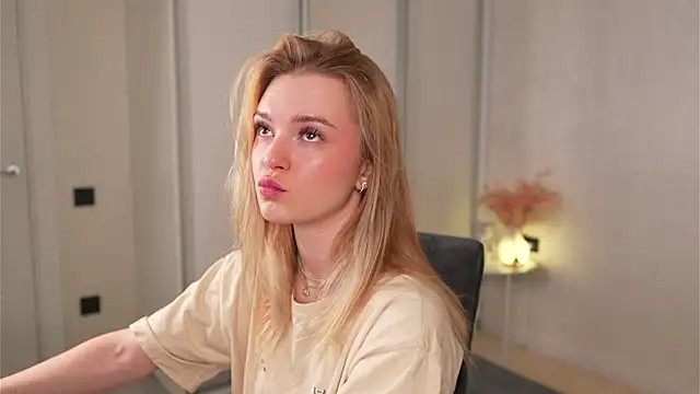 Cyberheart  online show from November 9, 6:04 pm