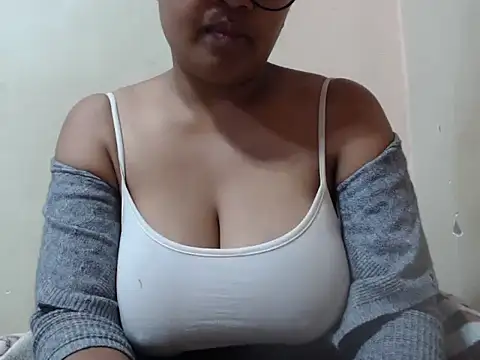 Snapshot of Anialovie chatting on September 11, 6:03 am Anialovie online show from September 11, 6:03 am
