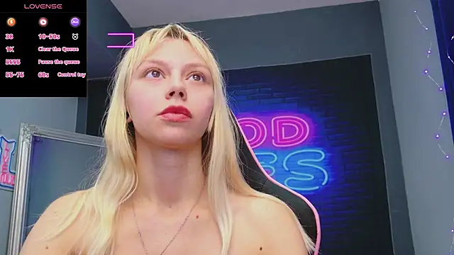 Snapshot of AlessiaCroft chatting on October 7, 4:39 am AlessiaCroft online show from October 7, 4:39 am