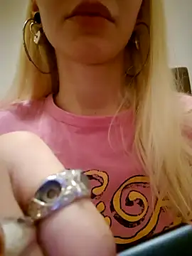 Snapshot of AlessiaCroft chatting on September 10, 4:01 am AlessiaCroft online show from September 10, 4:01 am