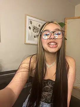 Snapshot of Cristina_pinkk chatting on September 13, 3:36 am Cristina pinkk online show from September 13, 3:36 am