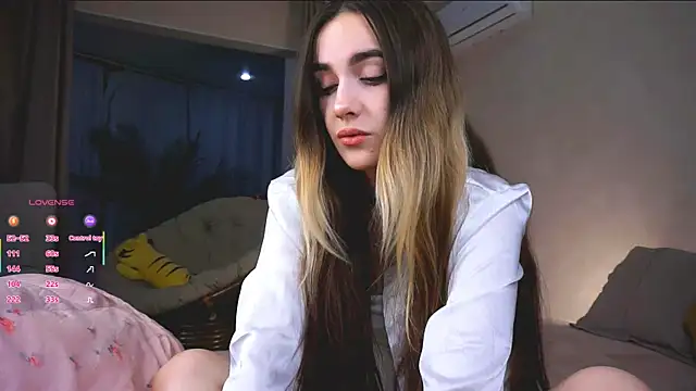 Snapshot of CupSizeGirl chatting on September 22, 4:38 pm CupSizeGirl online show from September 22, 4:38 pm