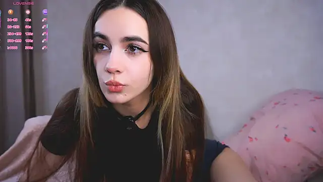 Snapshot of CupSizeGirl chatting on October 17, 4:32 pm CupSizeGirl online show from October 17, 4:32 pm