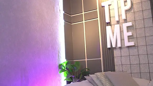 Susan wall online show from April 23, 1:24 pm