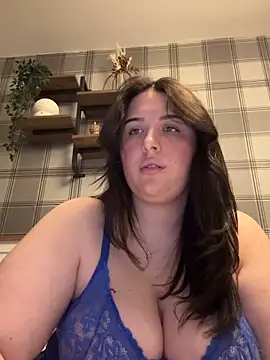 CutieCurvyGirlxo online show from May 16, 8:30 pm