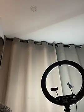 alissradiante1 online show from October 16, 2:47 am