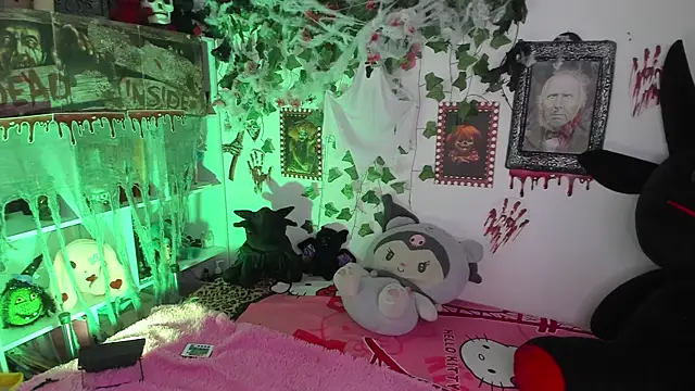 Snapshot of sarahminage_ chatting on October 19, 5:15 pm sarahminage online show from October 19, 5:15 pm