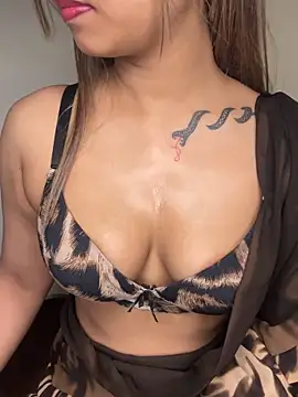 Scarlett 1819 online show from May 19, 5:42 pm