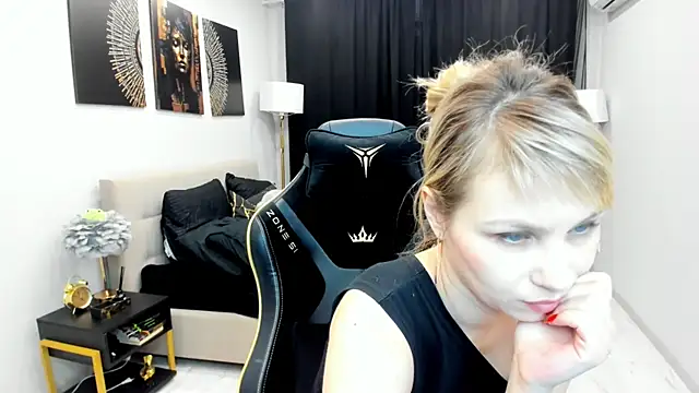 LindaSandy 1 online show from March 7, 7:37 am