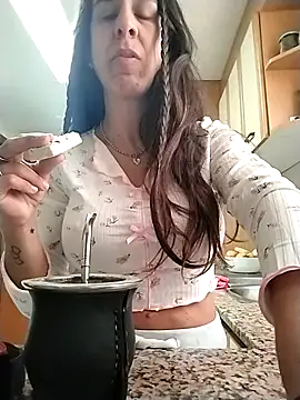 agustinalatina online show from November 11, 8:33 am