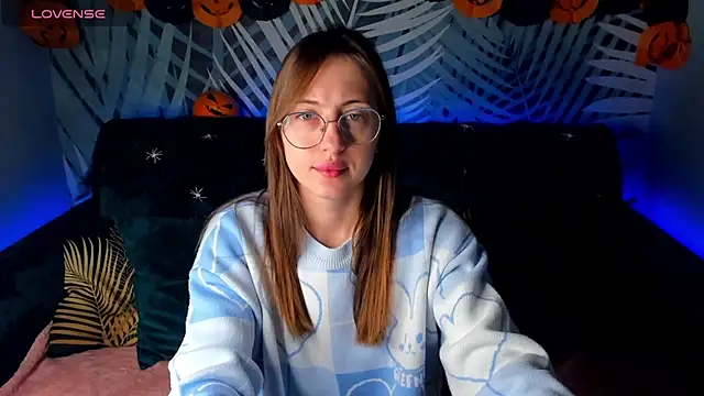 Snapshot of ChristyCrayme chatting on October 22, 11:43 pm ChristyCrayme online show from October 22, 11:43 pm