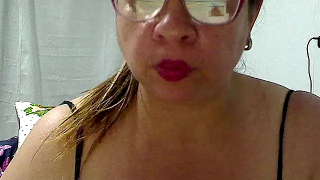 Snapshot of luciana69hot chatting on September 26, 9:45 pm luciana69hot online show from September 26, 9:45 pm