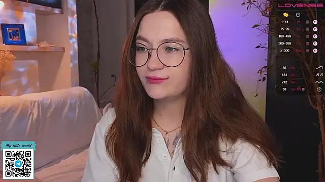 mia here online show from November 25, 2:36 am