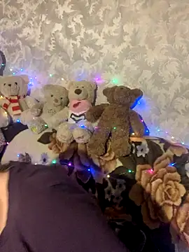 hotsteacher online show from December 16, 1:11 am