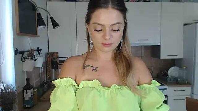 Snapshot of BuffyxLUST chatting on October 2, 11:37 am BuffyxLUST online show from October 2, 11:37 am