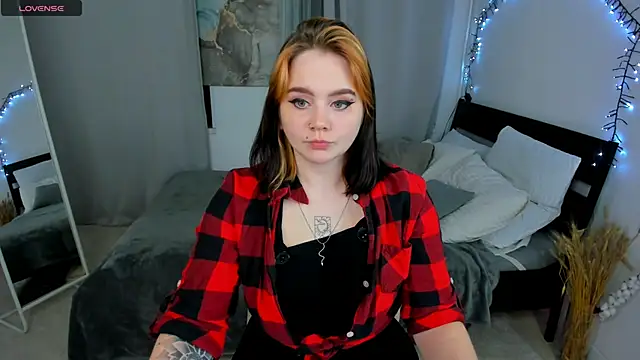 Snapshot of lunaalli chatting on October 6, 4:12 pm lunaalli online show from October 6, 4:12 pm