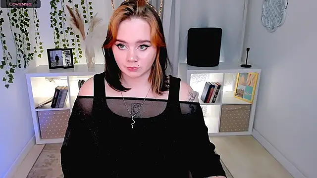Snapshot of lunaalli chatting on October 16, 2:30 pm lunaalli online show from October 16, 2:30 pm