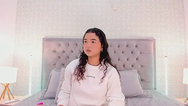 Evaa Lunna  online show from March 2, 8:26 pm