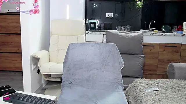 Anna glamlovely online show from March 17, 12:53 pm